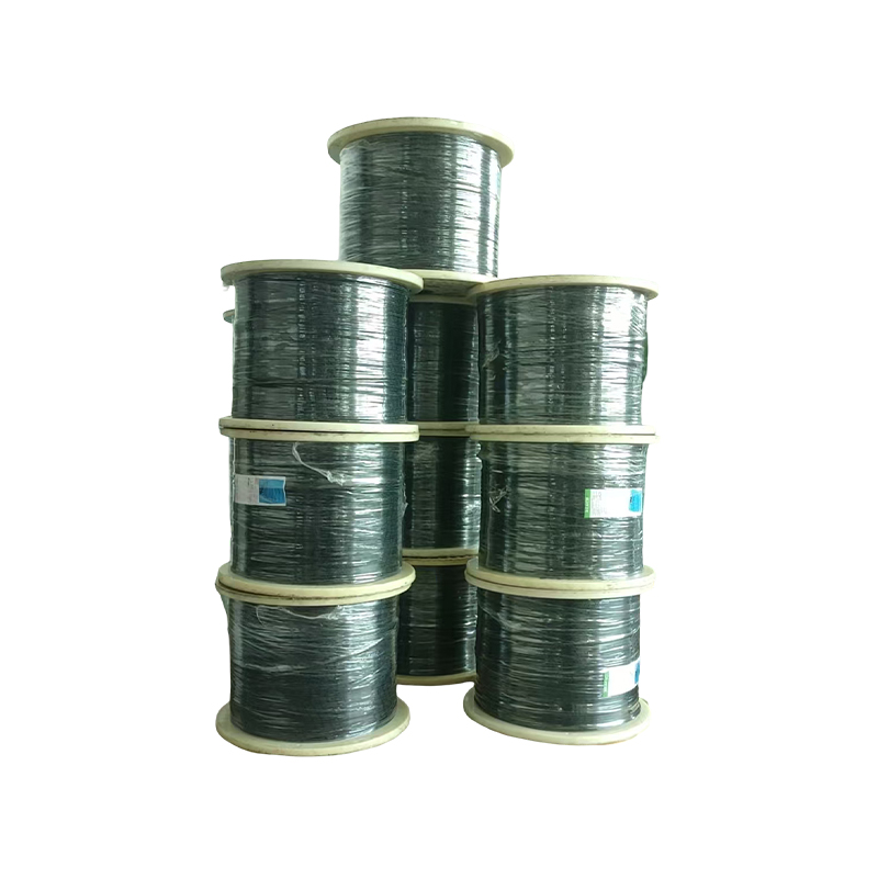 How does the internal twisting process in computer cables reduce crosstalk and ensure the integrity and low error rate of high-speed data transmission?